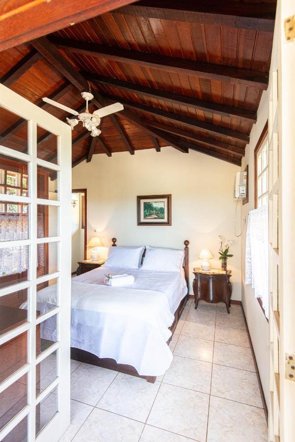 Casa com piscina na melhor localização de Búzios -WIFI 500MB, SMART TV 4K - agua e luz cobrados a parte Extérieur photo