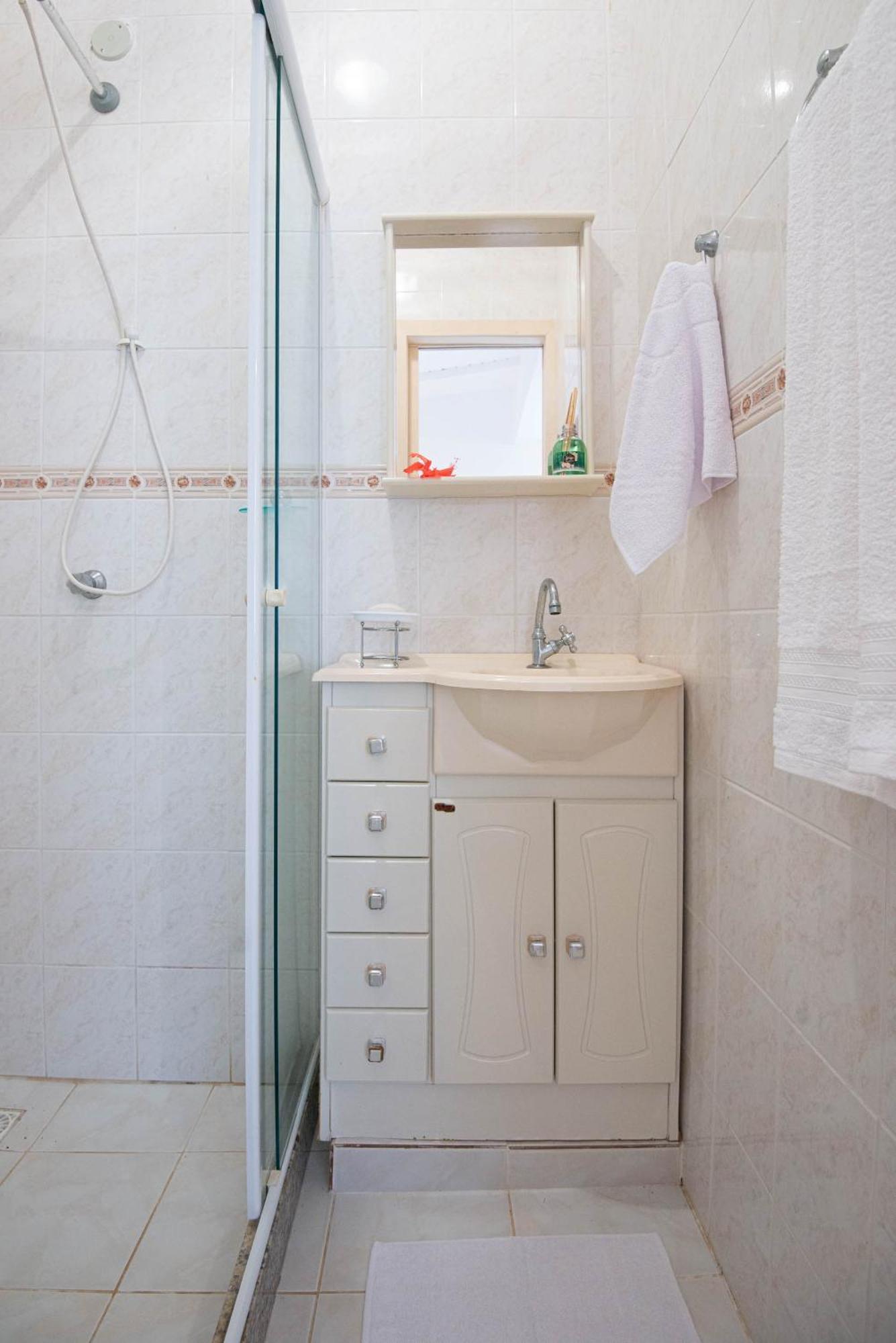 Casa com piscina na melhor localização de Búzios -WIFI 500MB, SMART TV 4K - agua e luz cobrados a parte Extérieur photo