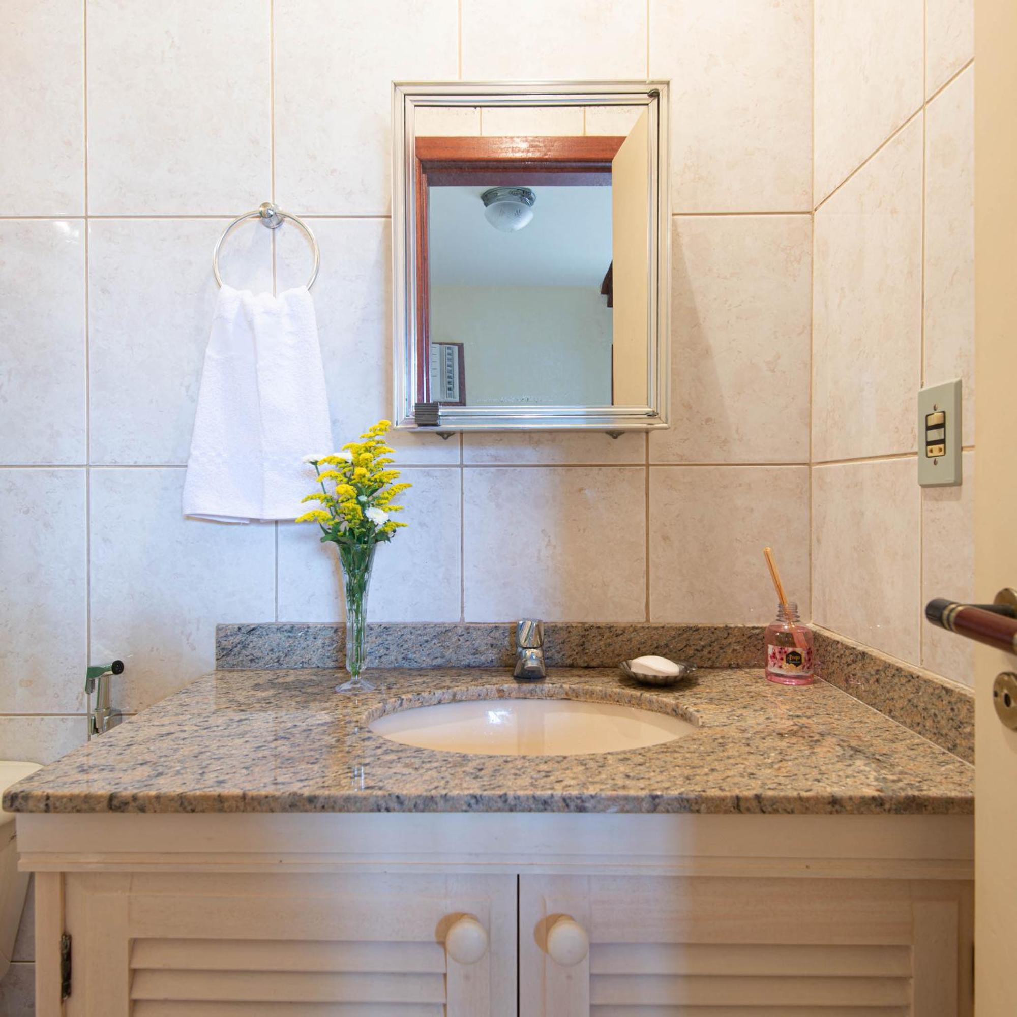 Casa com piscina na melhor localização de Búzios -WIFI 500MB, SMART TV 4K - agua e luz cobrados a parte Extérieur photo